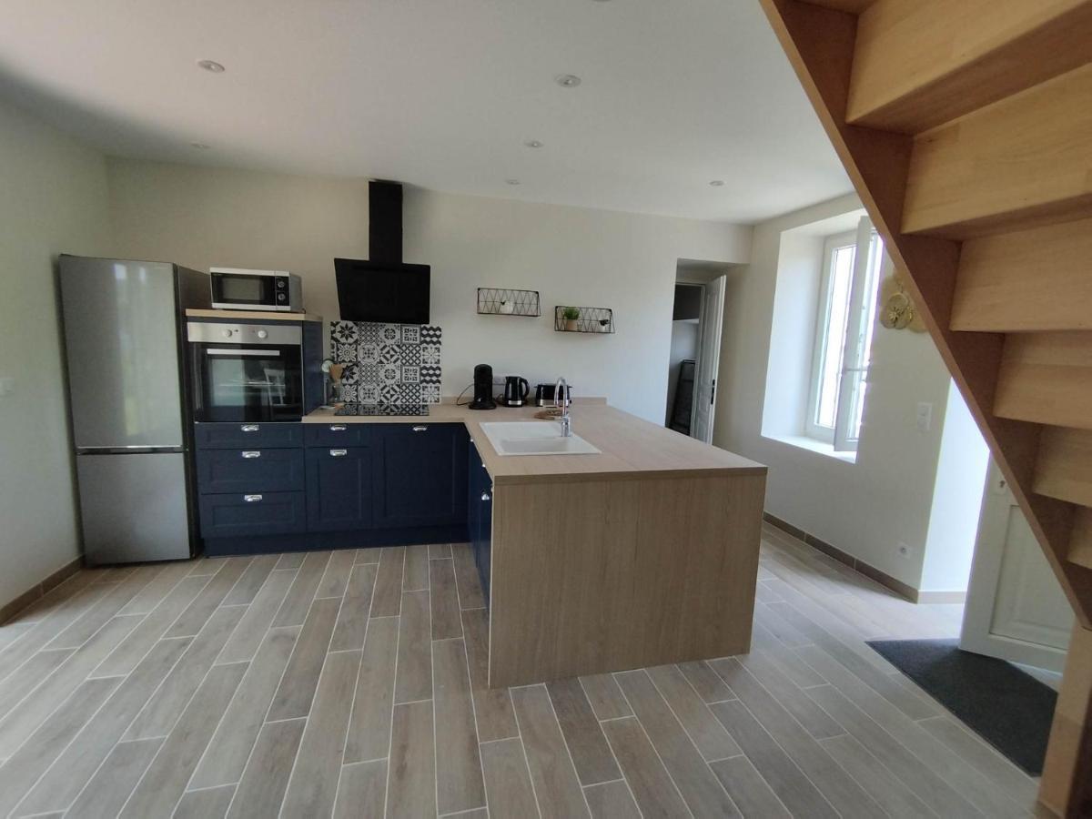 Maison De Campagne Avec Terrain Vallon-en-Sully Exteriör bild